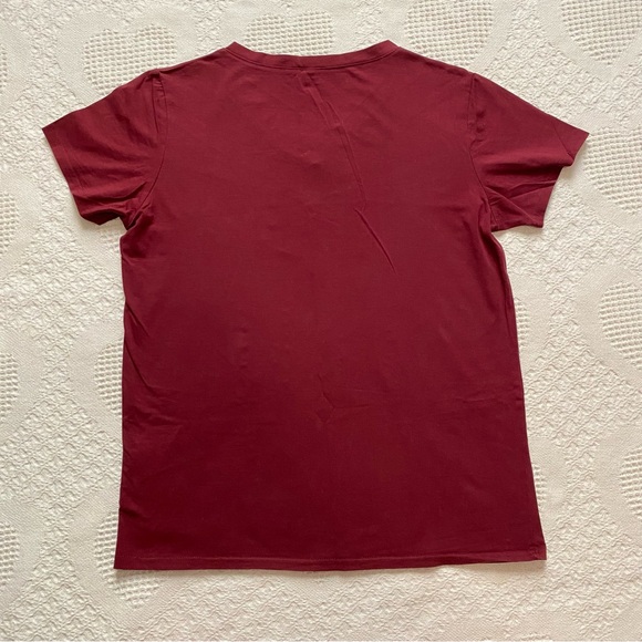 $5 or 3/$10 Burgundy ‘Be Kind’ T-Shirt Size Medium - Picture 2 of 6